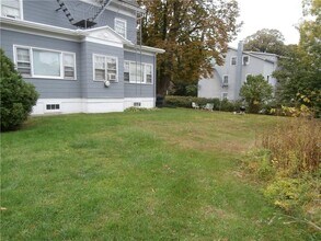 26 Oakland Ave in Warwick, NY - Building Photo - Building Photo
