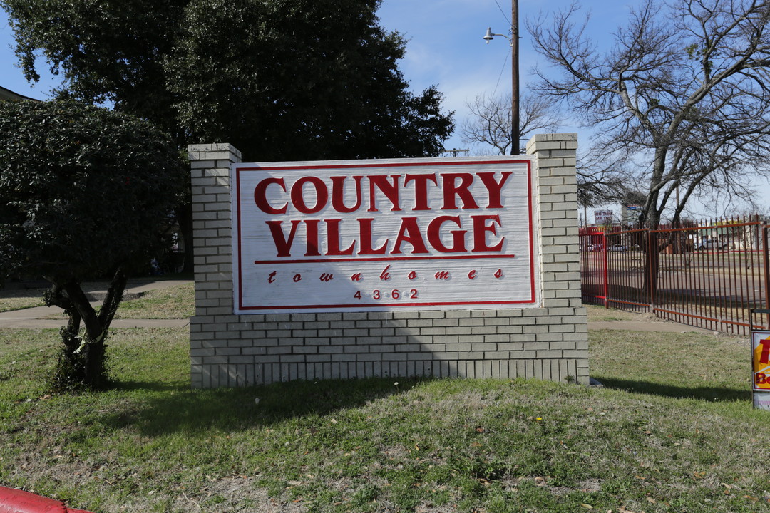 Country Village Apartments in Garland, TX - Foto de edificio