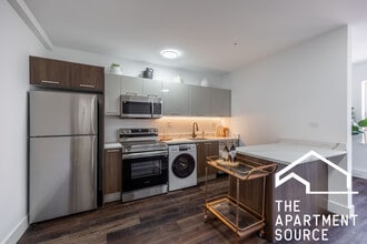 1553 W Hollywood Ave, Unit 312 in Chicago, IL - Building Photo - Building Photo