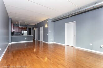 873 N Larrabee St in Chicago, IL - Building Photo - Building Photo