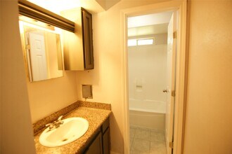 9711 Courben Ln in Houston, TX - Building Photo - Building Photo
