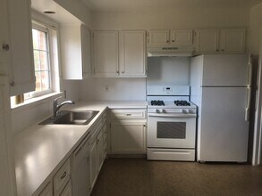 460 Fox Hills Dr S, Unit 460-2 in Bloomfield, MI - Building Photo - Building Photo