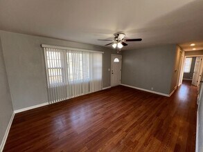 303 Brookside Dr in Belton, MO - Building Photo - Building Photo