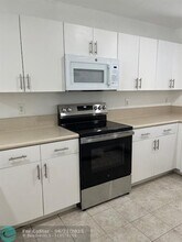 9920 NW 19th Pl in Sunrise, FL - Building Photo - Building Photo