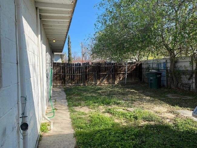 503 W 1st St in Del Rio, TX - Building Photo - Building Photo
