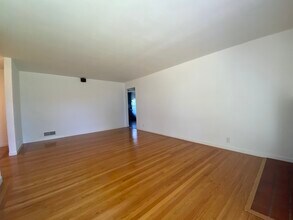 2101 Trousdale Dr in Burlingame, CA - Building Photo - Building Photo