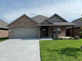 708 Tippit Ln in Greenville, TX - Building Photo