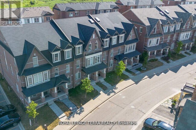 8 Graywardine Ln in Ajax, ON - Building Photo - Building Photo