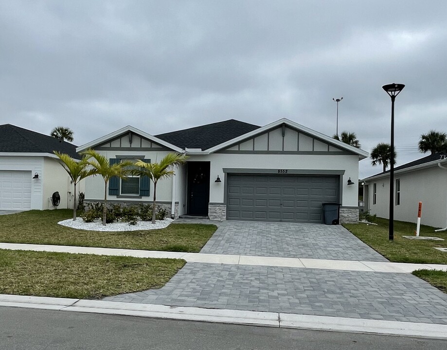 8552 Dahlia Cir in Port St. Lucie, FL - Building Photo