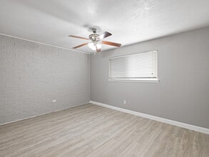 Villa La Paz Apartments in Irving, TX - Foto de edificio - Interior Photo