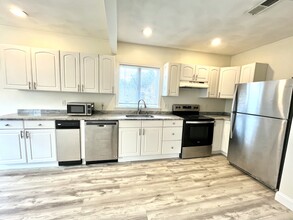 323 Middlesex St, Unit 2 in North Andover, MA - Building Photo - Building Photo