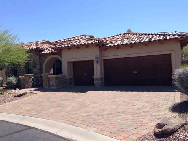 property at 3949 N Arboles Cir