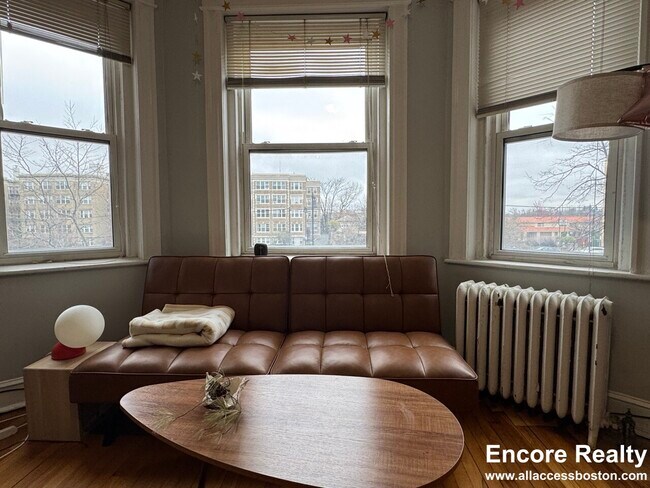 1637 Commonwealth Ave in Boston, MA - Building Photo - Building Photo