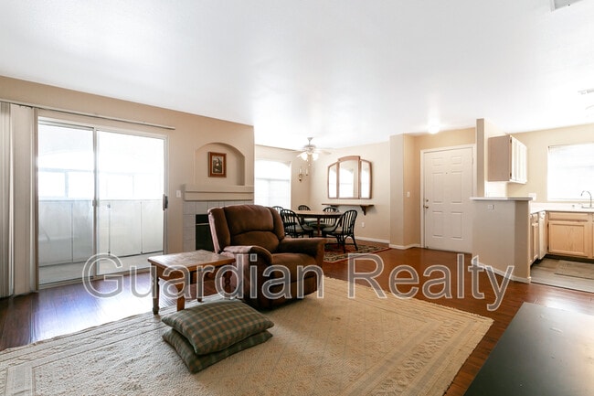 4504 W Lake Mead Blvd in Las Vegas, NV - Building Photo - Building Photo