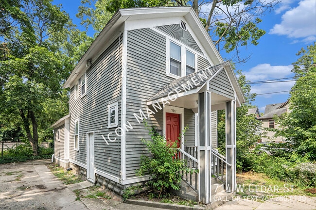 714 W Cedar St in Kalamazoo, MI - Building Photo - Building Photo