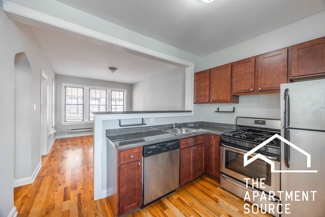 4418 N Wolcott Ave, Unit 3B