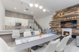 812 NW 44th Terrace in Plantation, FL - Building Photo - Building Photo