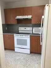 270 NW 44th Ave in Miami, FL - Foto de edificio - Building Photo