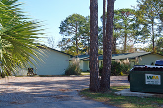 546-548 Cove Dr in Fort Walton Beach, FL - Building Photo - Building Photo