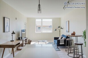 13398 Newcastle Commons Dr in Newcastle, WA - Building Photo