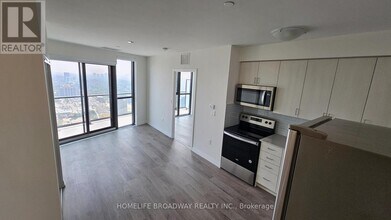 325 Yorkland Blvd in Toronto, ON - Building Photo - Building Photo