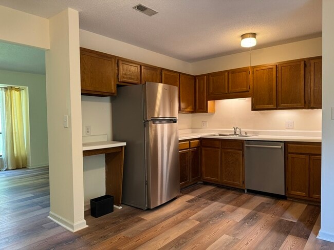 2821 Seclusion Ct, Unit A in Raleigh, NC - Foto de edificio - Building Photo