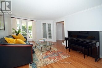 26 Strathbury St in Ottawa, ON - Building Photo - Building Photo