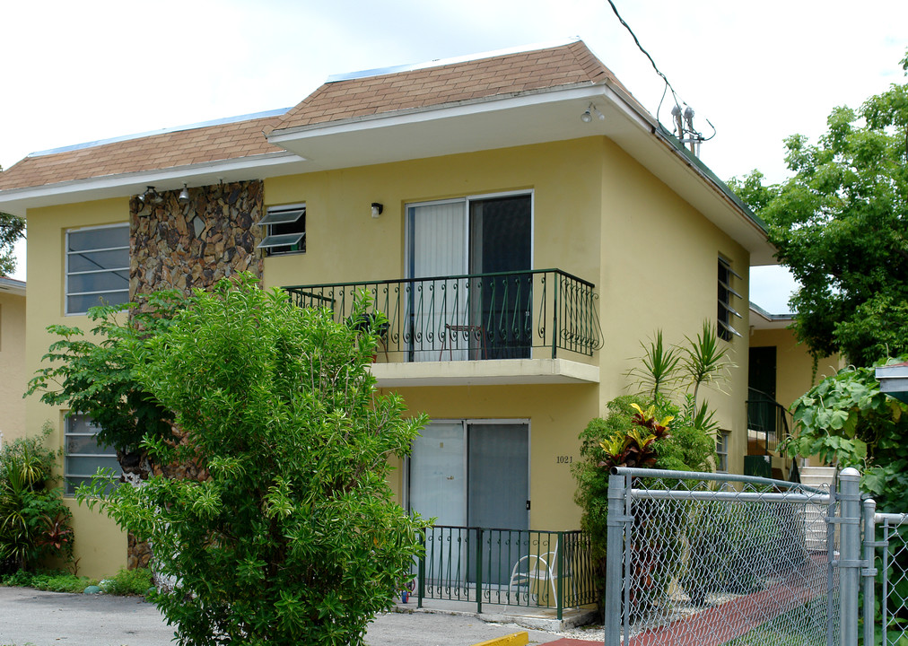 1021 NW 5th St in Miami, FL - Building Photo