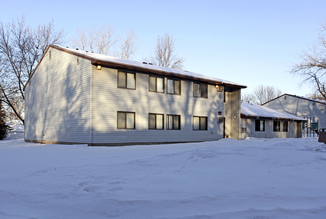 Maplewood Gardens in Maplewood, MN - Foto de edificio - Building Photo