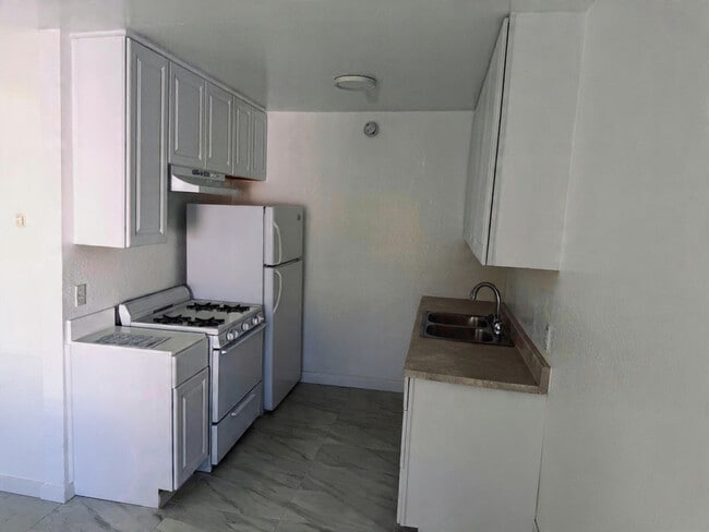 Churchill Apartments in Chatsworth, CA - Building Photo - Building Photo