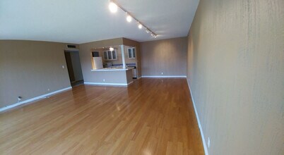 252 Shadow Mountain Dr, Unit D9 in El Paso, TX - Building Photo - Building Photo