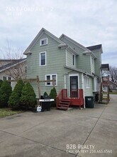 245 E Ford Ave in Barberton, OH - Building Photo - Building Photo