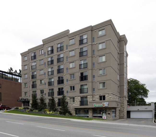 Bayfield Terrace Apartments in Barrie, ON - Building Photo - Building Photo