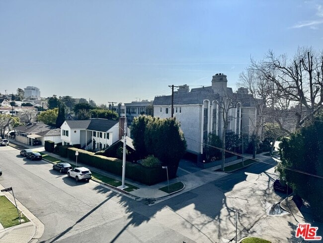 1097 S Bedford Dr in Los Angeles, CA - Foto de edificio - Building Photo