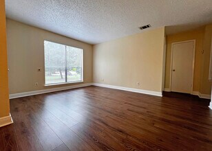 111 Fenway Loop, Unit 104 in San Marcos, TX - Building Photo - Building Photo