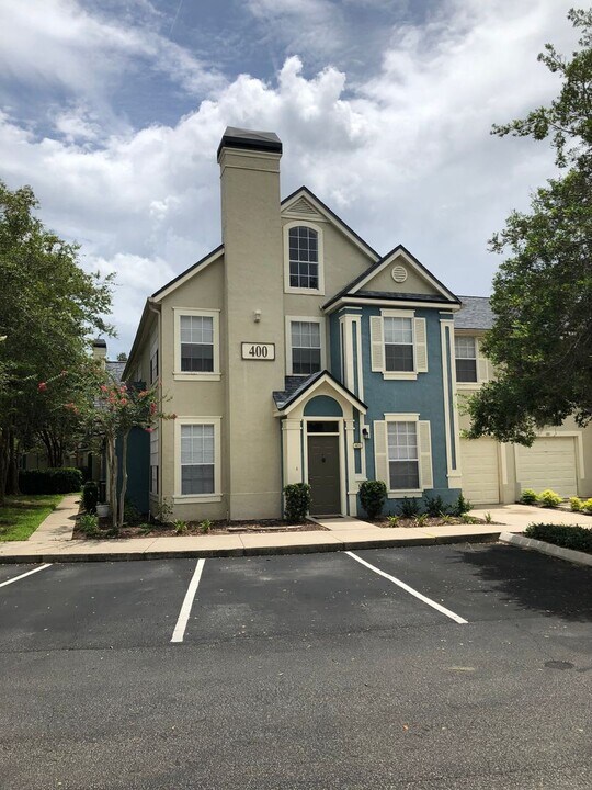 13700 Richmond Park Dr N in Jacksonville, FL - Building Photo