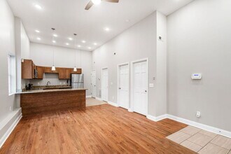 77 E 7th Ave in Columbus, OH - Foto de edificio - Building Photo