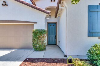 7489 Malva Rosa Way in Sacramento, CA - Building Photo - Building Photo