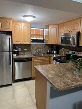 8290 Lake Dr, Unit 502 in Doral, FL - Building Photo - Building Photo