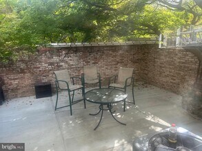 2045 N Glebe Rd in Arlington, VA - Building Photo - Building Photo