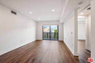 807 N Hudson Ave in Los Angeles, CA - Building Photo - Building Photo