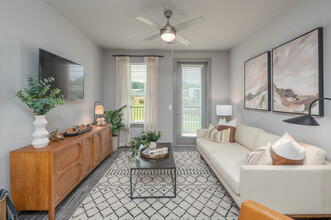 Accent Suwanee Creek in Duluth, GA - Building Photo - Interior Photo