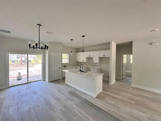 1465 W Landmark Dr in Citrus Springs, FL - Building Photo - Building Photo