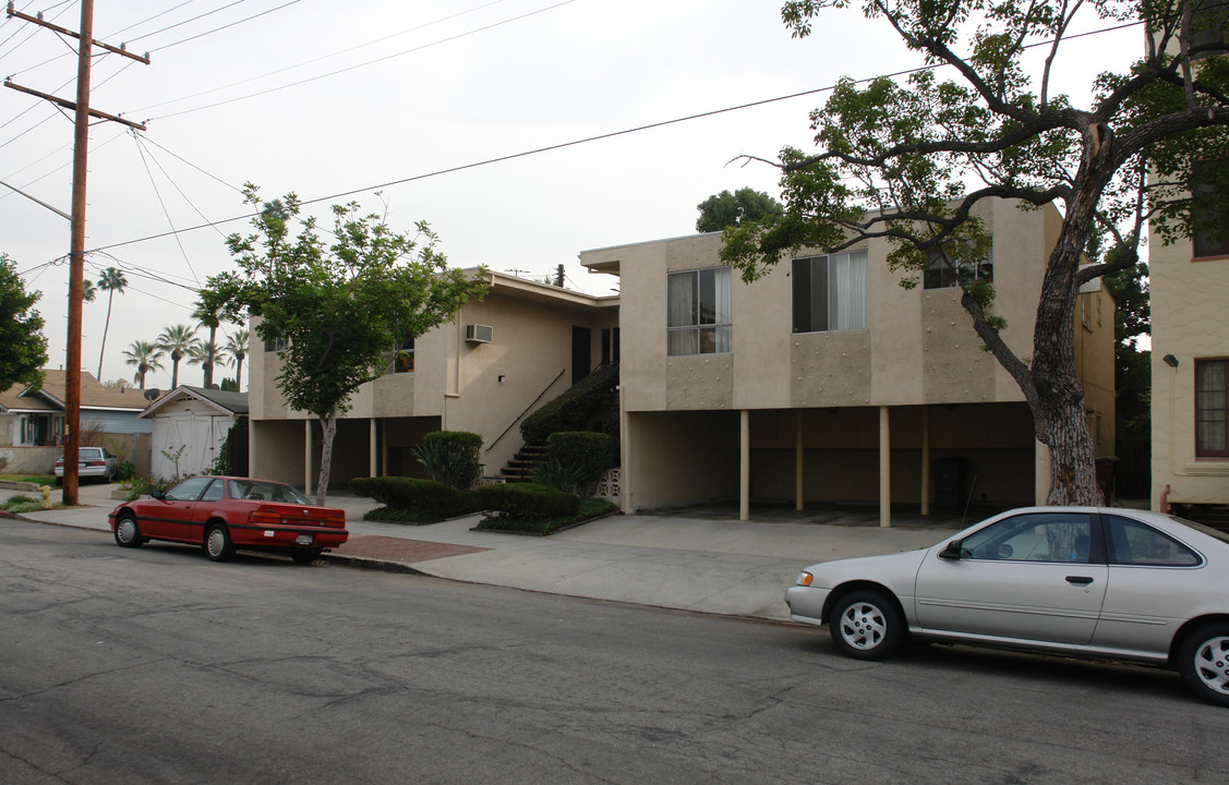 400 E Elk Ave in Glendale, CA - Building Photo