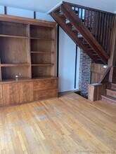 102 Riverview Ave in Branford, CT - Foto de edificio - Building Photo