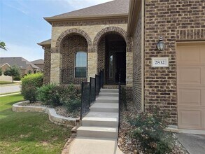 2832 Coral Valley Dr in Leander, TX - Foto de edificio - Building Photo