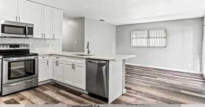 4426 W Wisconsin Ave in Tampa, FL - Foto de edificio - Building Photo