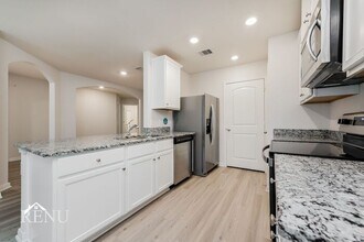 10494 Red Cardinal Dr in Cleveland, TX - Building Photo - Building Photo