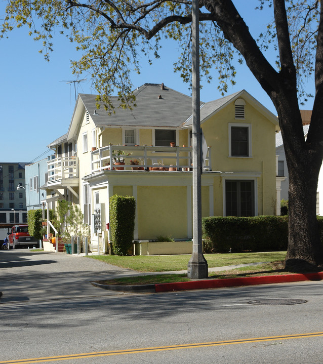 221 Monticello Manor in Pasadena, CA - Building Photo