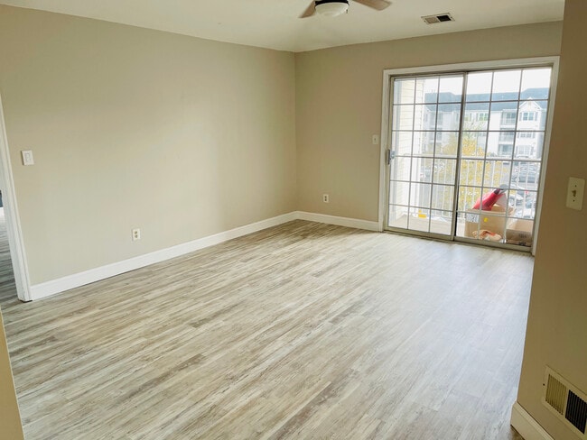 733 Waterford Dr, Unit 733 in Edison, NJ - Building Photo - Building Photo